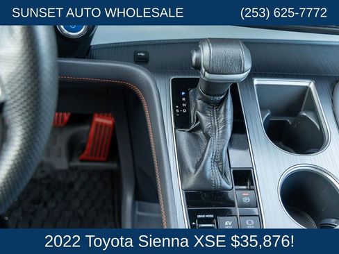 Used 2022 Toyota Sienna XSE FWD image 60