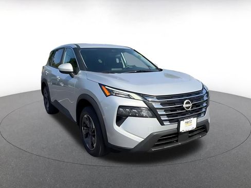 Used 2025 Nissan Rogue SV FWD image 3