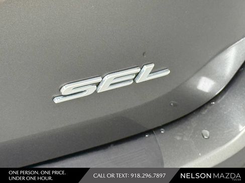 Used 2017 Ford Edge SEL w/ Equipment Group 201A FWD image 17