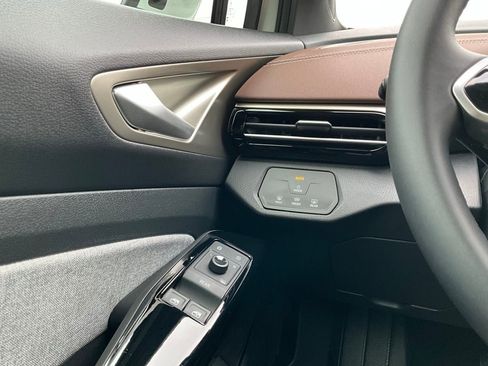 Used 2023 Volkswagen ID.4 Pro image 23