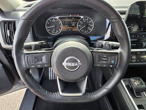 Used 2024 Nissan Pathfinder SL image 25