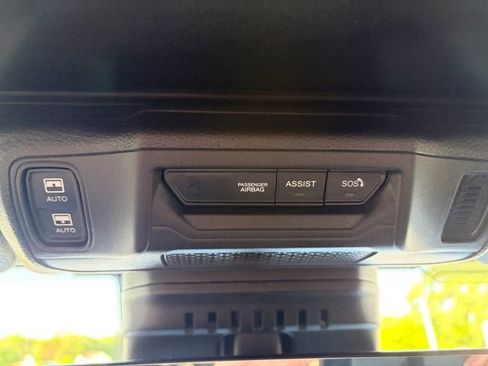 Used 2024 Jeep Wrangler Unlimited Sahara w/ Technology Group AWD/4WD image 32