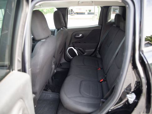 Used 2018 Jeep Renegade Latitude AWD/4WD image 21