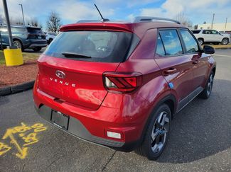 New 2026 Hyundai Venue SEL video 3