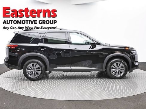 Used 2025 Nissan Pathfinder SV FWD image 4