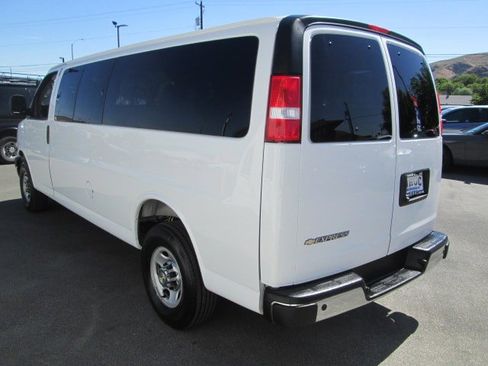 Used 2025 Chevrolet Express 3500 LT w/ LT Preferred Equipment Group RWD image 4
