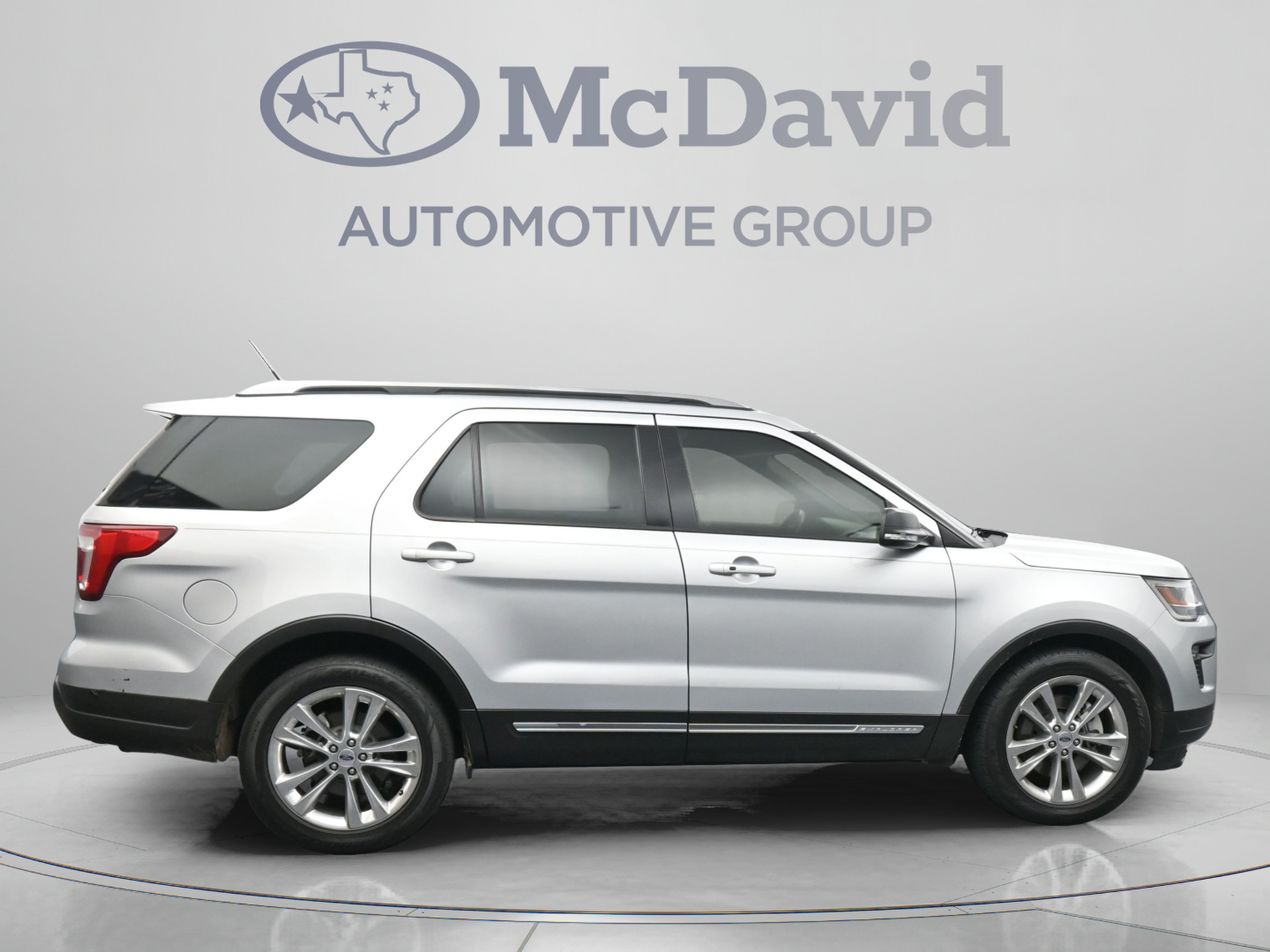 Used 2019 Ford Explorer XLT w/ Equipment Group 202A FWD image 9