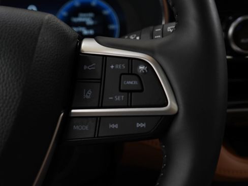 Used 2024 Toyota Highlander Platinum AWD/4WD image 52