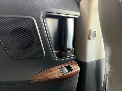 Used 2018 Toyota Sienna Limited Premium FWD image 35