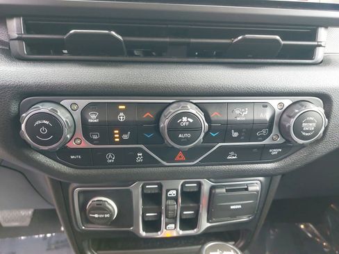 Used 2024 Jeep Wrangler Sport S image 21