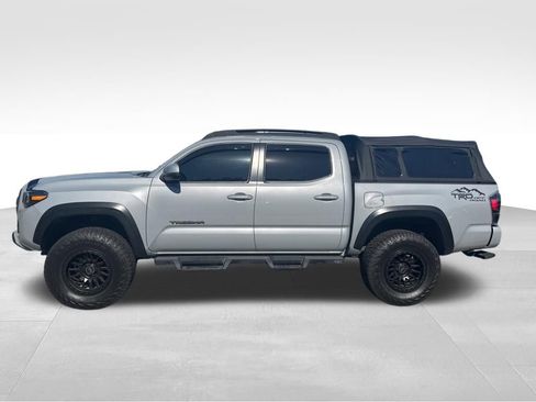 Used 2019 Toyota Tacoma TRD Off-Road AWD/4WD image 2