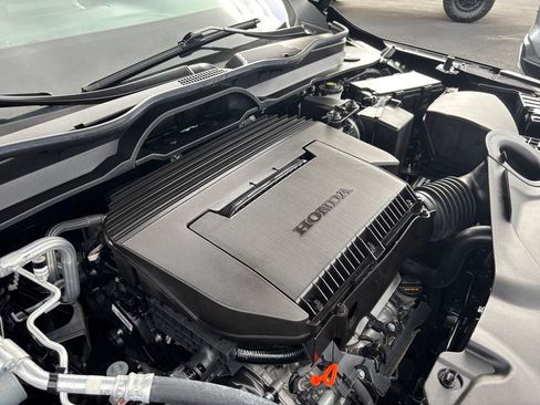 Used 2023 Honda Pilot Touring image 14