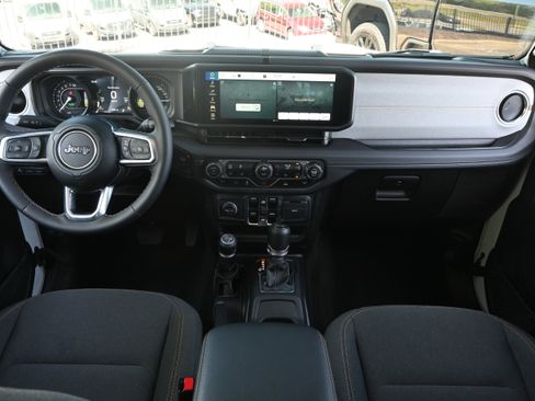 Used 2025 Jeep Wrangler Sahara image 3