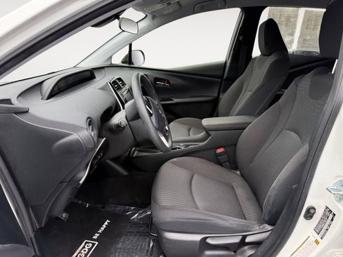 Used 2018 Toyota Prius Two image 10