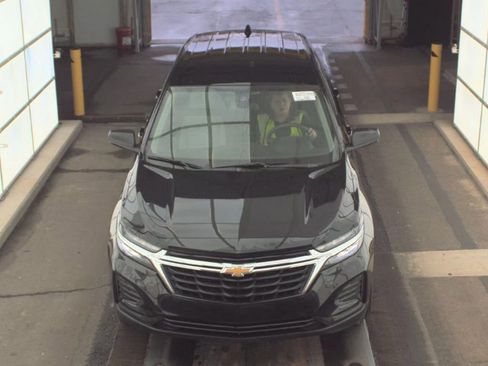 Used 2024 Chevrolet Equinox LS w/ LS Convenience Package FWD image 2
