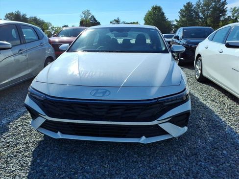 Used 2024 Hyundai Elantra SEL FWD image 6