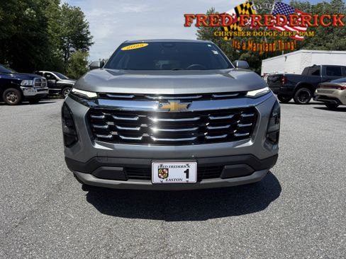 Used 2025 Chevrolet Equinox LT AWD/4WD image 2