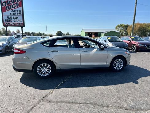 Used 2016 Ford Fusion S image 9