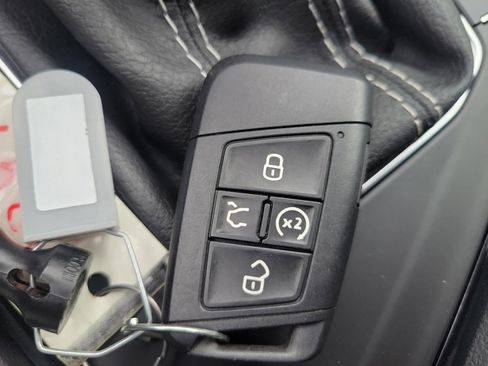 Used 2025 Volkswagen Taos SE image 37