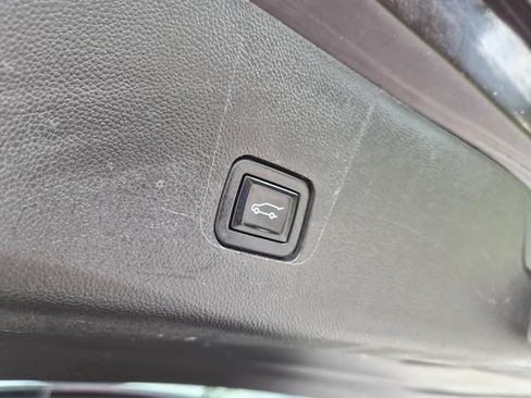 Used 2021 Chevrolet Traverse LT FWD image 13