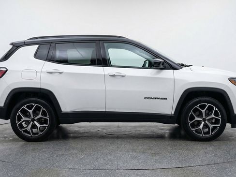 Used 2025 Jeep Compass Limited AWD/4WD image 11