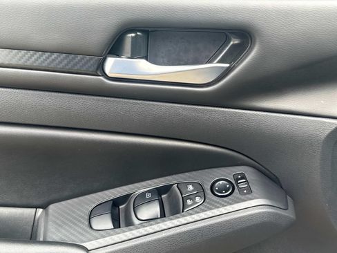 Used 2025 Nissan Altima 2.5 SV FWD image 27