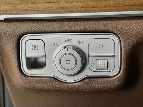 Used 2024 Mercedes-Benz GLS 450 4MATIC w/ Pinnacle Trim Package image 10