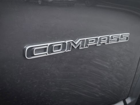 Used 2022 Jeep Compass Latitude w/ Sun and Sound Group image 9