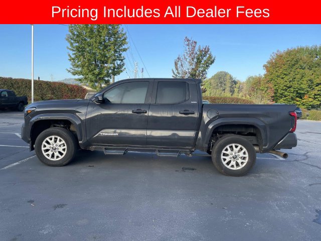 Used 2025 Toyota Tacoma SR5 AWD/4WD image 4