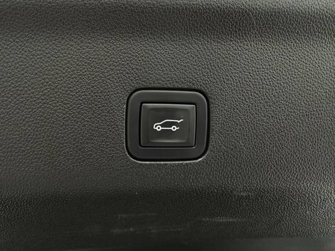Used 2023 Chevrolet Tahoe Z71 w/ Luxury Package AWD/4WD image 37