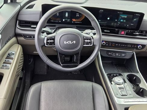 Used 2026 Kia Carnival EX FWD image 12
