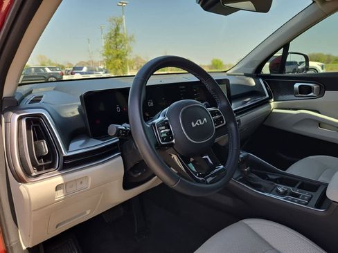 Used 2024 Kia Sorento EX w/ Panoramic Sunroof Package image 2
