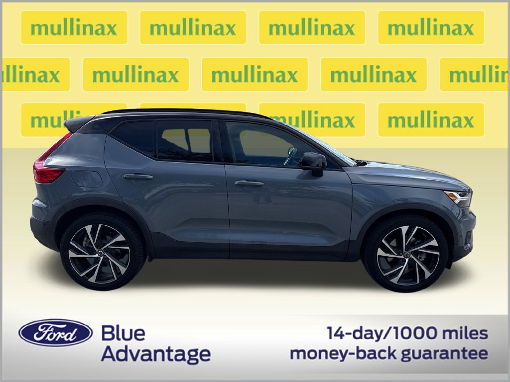 Used 2020 Volvo XC40 T4 R-Design FWD image 2