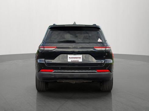 Used 2023 Jeep Grand Cherokee Limited w/ Black Appearance Package AWD/4WD image 6