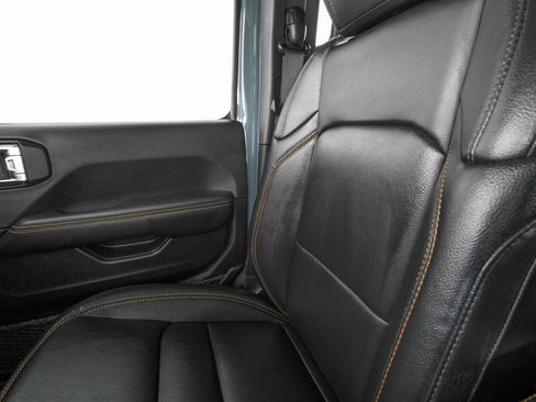 Used 2025 Jeep Gladiator Sport image 25