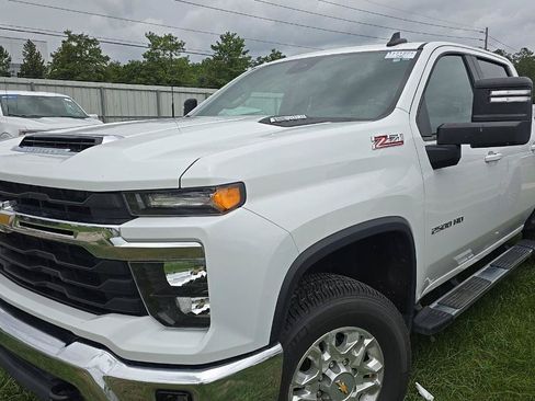 Used 2025 Chevrolet Silverado 2500 LT AWD/4WD image 1