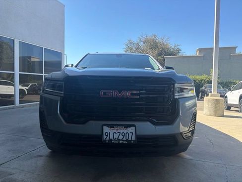 Used 2023 GMC Acadia SLE w/ Driver Convenience Package FWD image 3