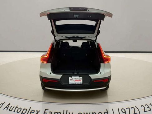 Used 2025 Volvo XC40 B5 Plus image 90