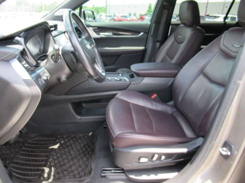 Used 2022 Cadillac XT6 Premium Luxury w/ Technology Package FWD image 18