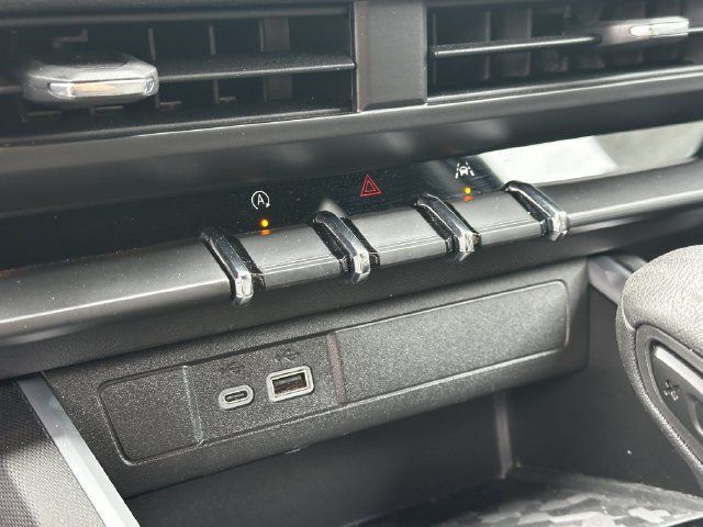 Used 2024 Chevrolet Colorado Trail Boss w/ Technology Package AWD/4WD image 23