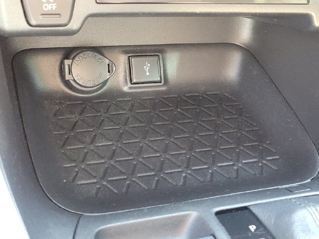 Used 2022 Toyota RAV4 LE AWD/4WD image 13