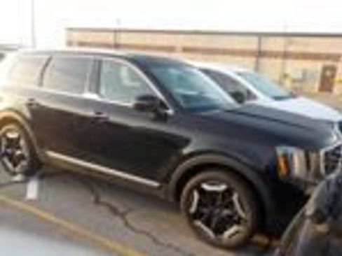 Used 2025 Kia Telluride S image 3