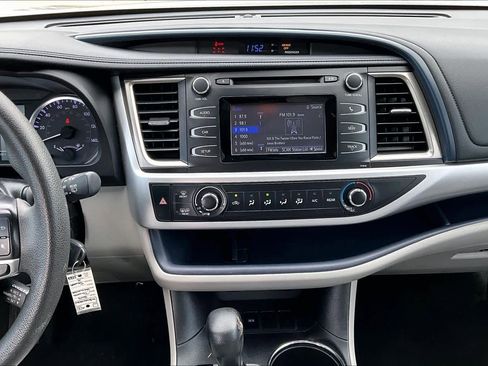 Used 2019 Toyota Highlander LE image 7