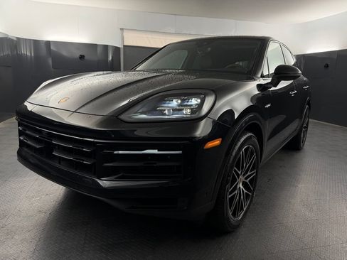Certified 2025 Porsche Cayenne S AWD/4WD image 36