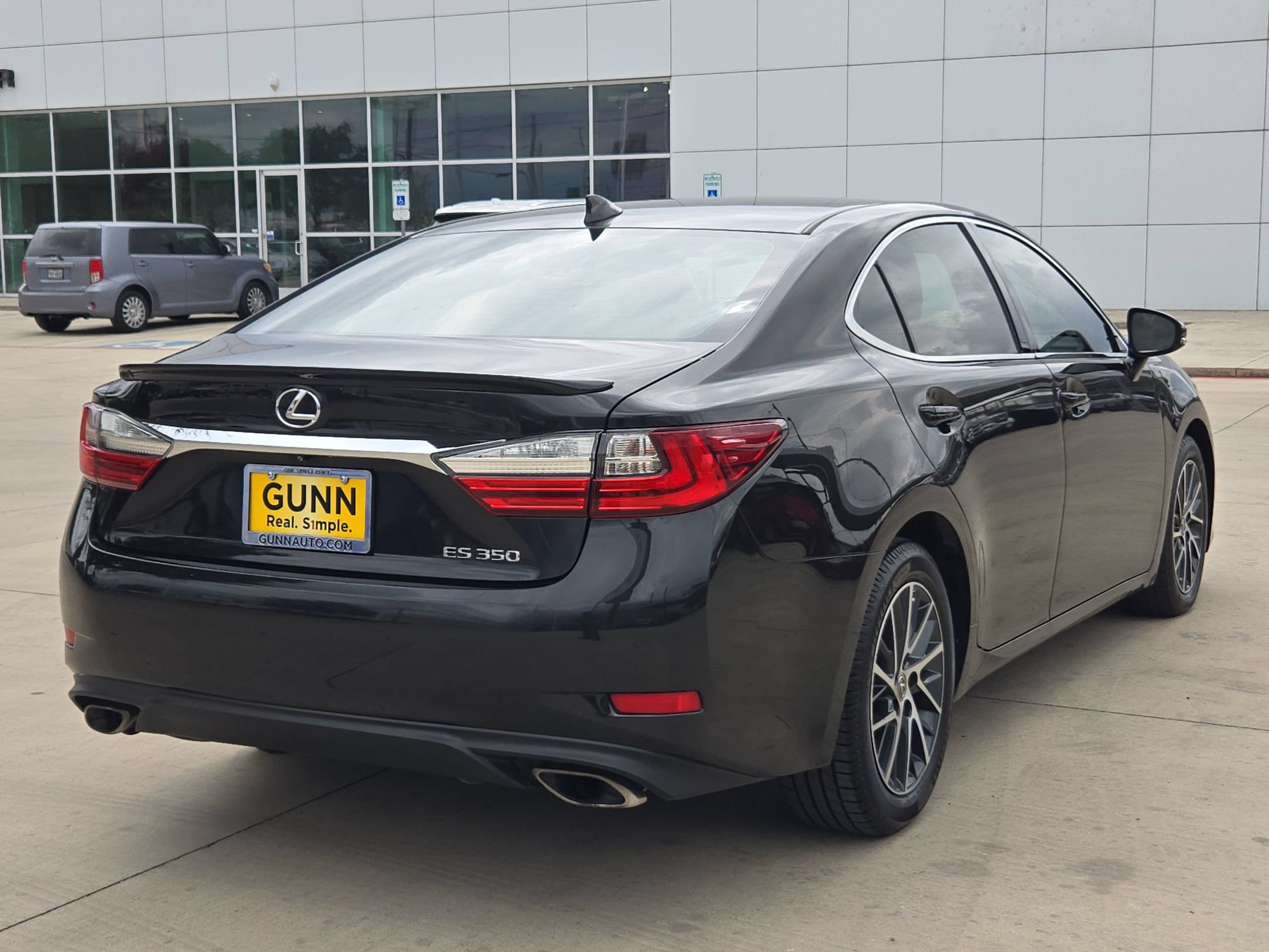 Used 2018 Lexus ES 350 w/ Luxury Package w/Wood Trim FWD image 3