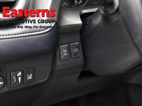 Used 2018 Toyota RAV4 XLE AWD/4WD image 22