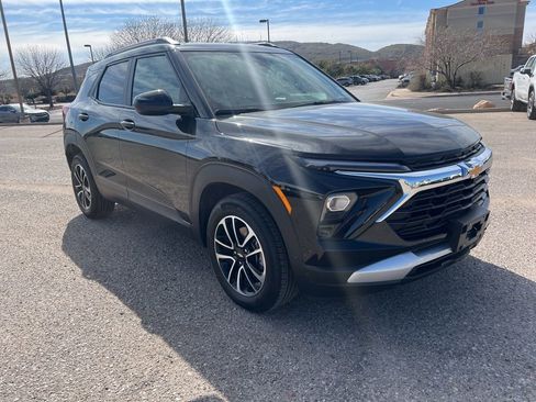 Used 2025 Chevrolet TrailBlazer LT w/ Driver Confidence Package image 7