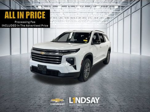 Used 2024 Chevrolet Traverse LT w/ Enhanced Driving Package FWD image 1