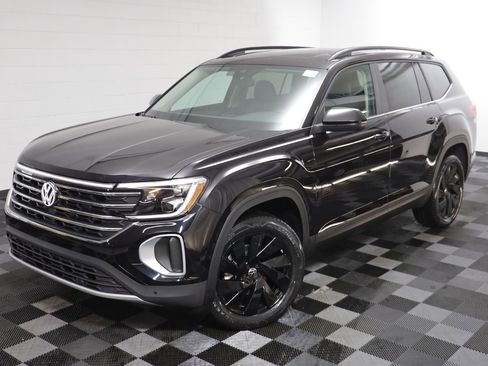 New 2026 Volkswagen Atlas SE w/ Panoramic Sunroof Package image 2