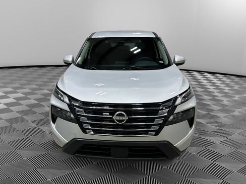 Used 2024 Nissan Rogue SV FWD image 2